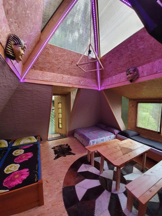 Vila Pyramid Visoko Exteriér fotografie