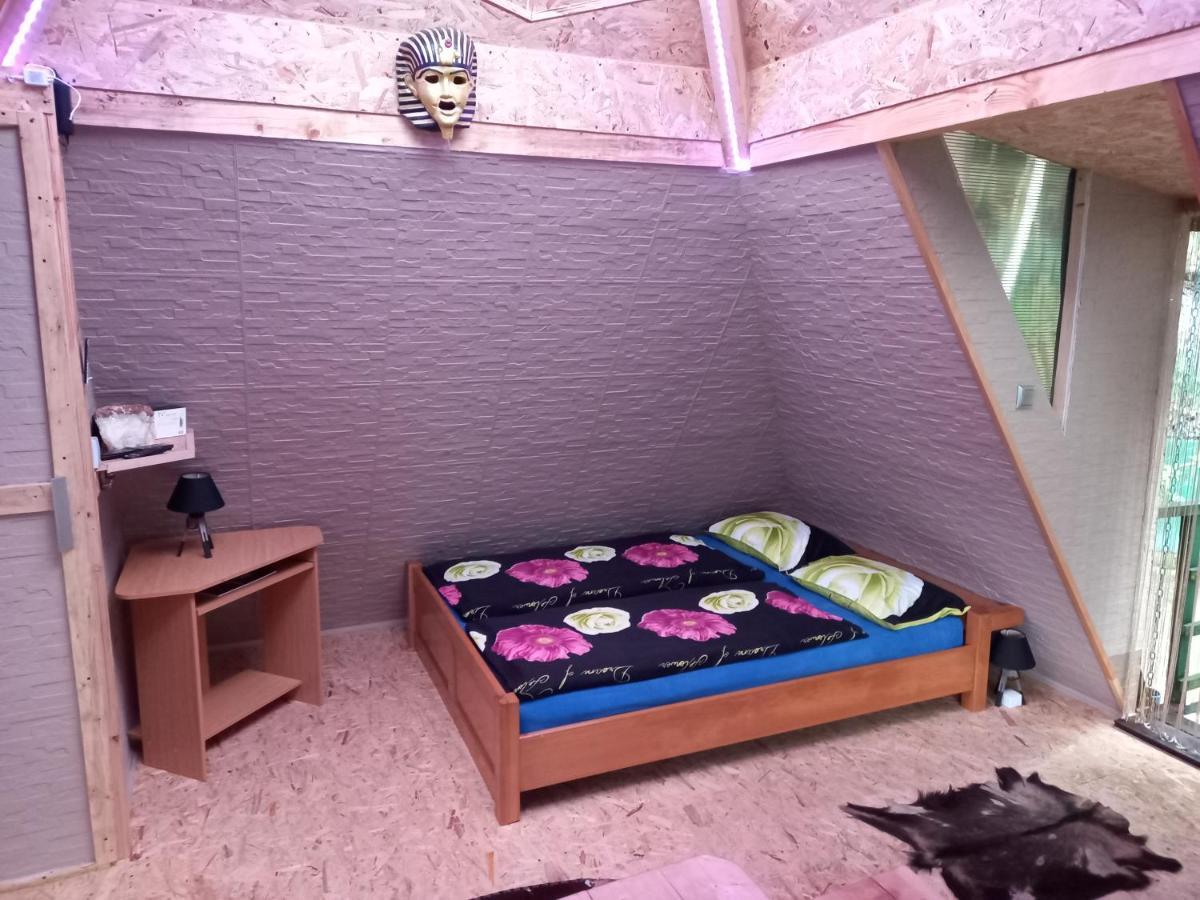 Vila Pyramid Visoko Exteriér fotografie